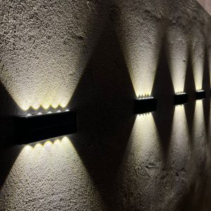 Lampă Solară Compactă 15 cm cu Iluminare Duală – 12 LED-uri Puternice, Montaj Rapid și Autonomie Fără Fire
