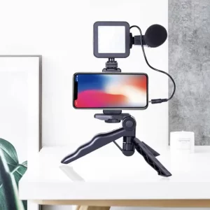 Set complet pentru creare video StudioVision – kit profesional cu trepied reglabil, suport telefon, lumină LED reglabilă și microfon de înaltă sensibilitate