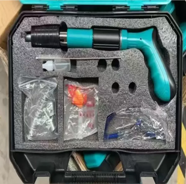 Pistol Manual pentru Cuie-1